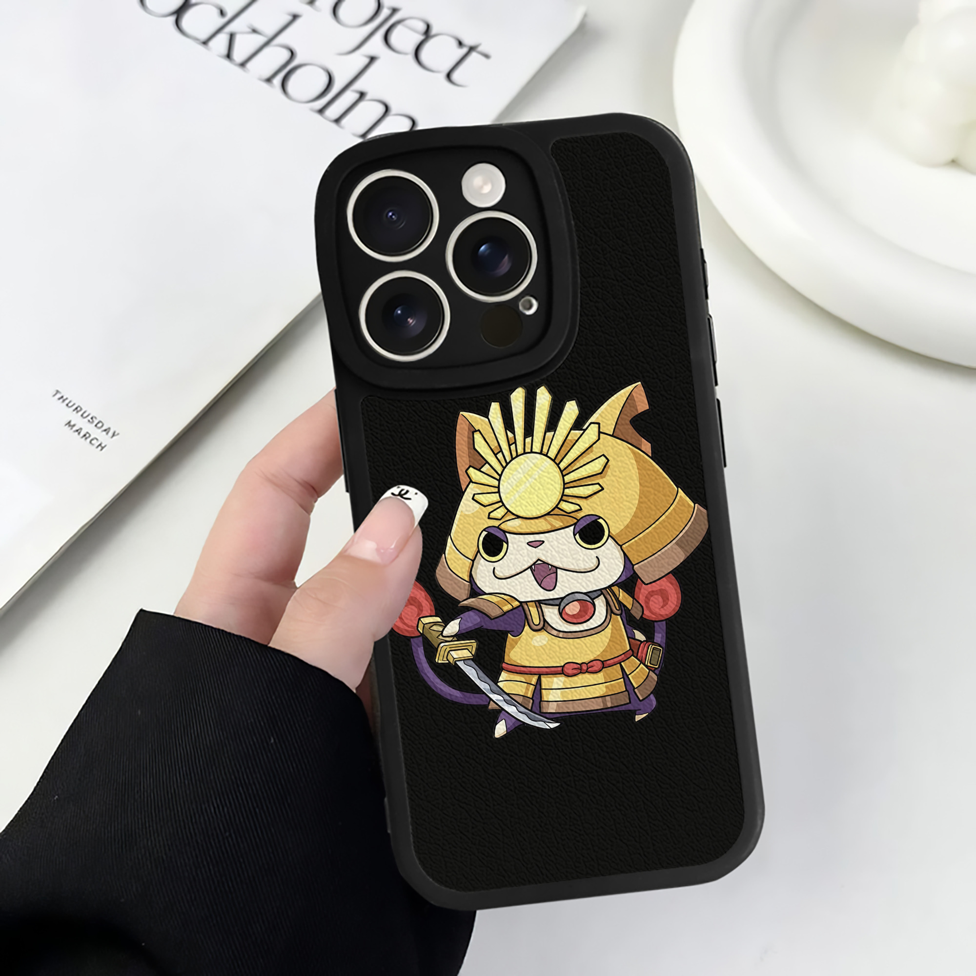 （画像用） 妖怪ウォッチ Yo-kai Watch 【iPhone 16シリーズ対応】シリコンスマホケース（レザー調） 材質：シリコン